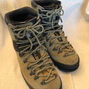 La Sportiva!  Makalu Mountaineering Boots!